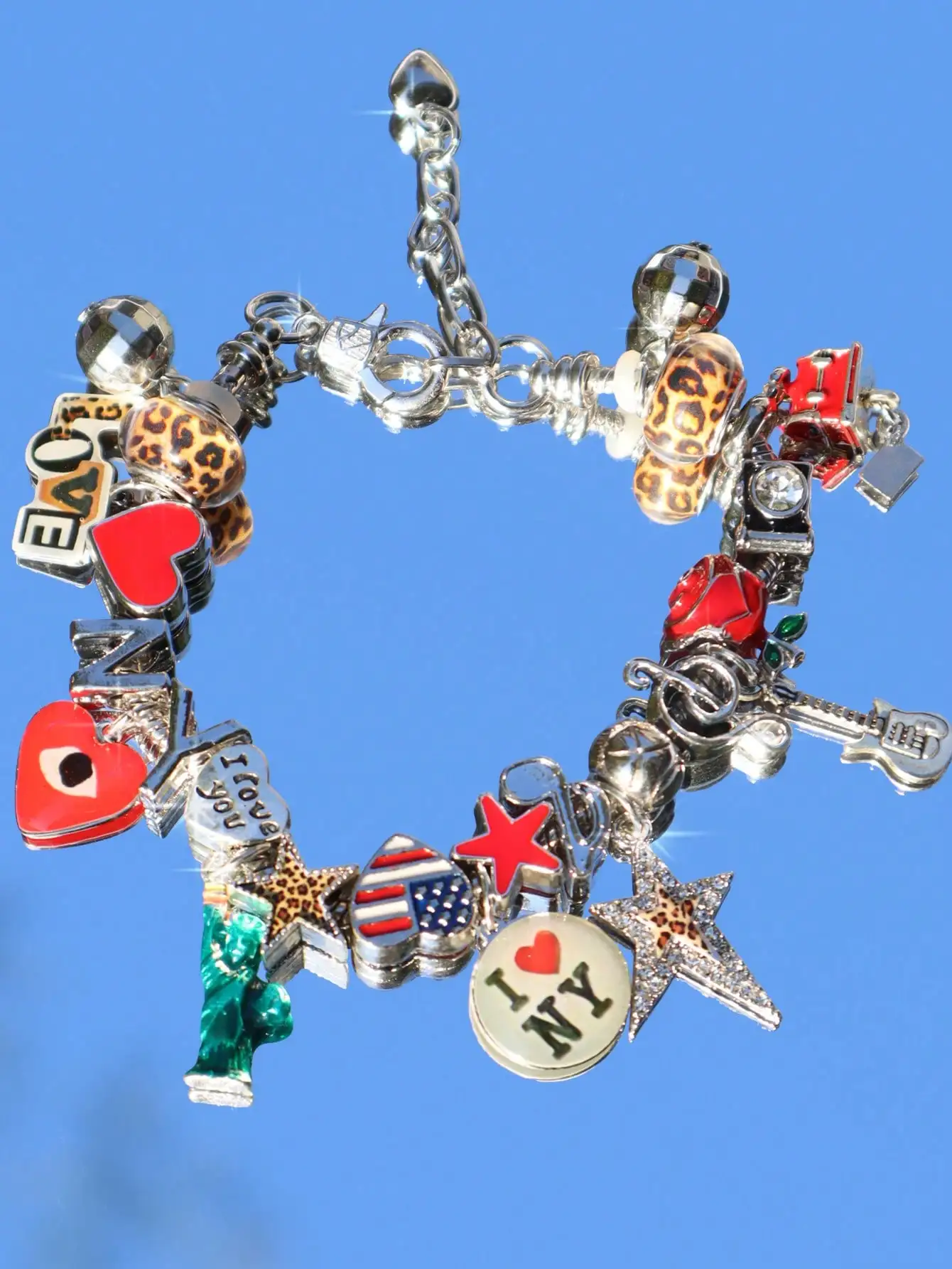 

Браслет с леопардовым принтом, звездами, сердечками и музыкальными мотивами