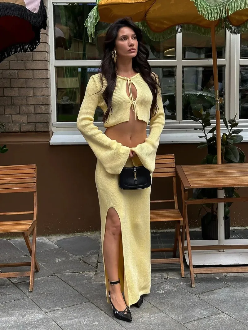 2025, langärmeliges Rock-Set aus gestrickter Spitze, Herbst-Damen-Set, bequem, vielseitig, Strickjacke mit Trompetenärmeln, geteilter halblanger Rock-Set