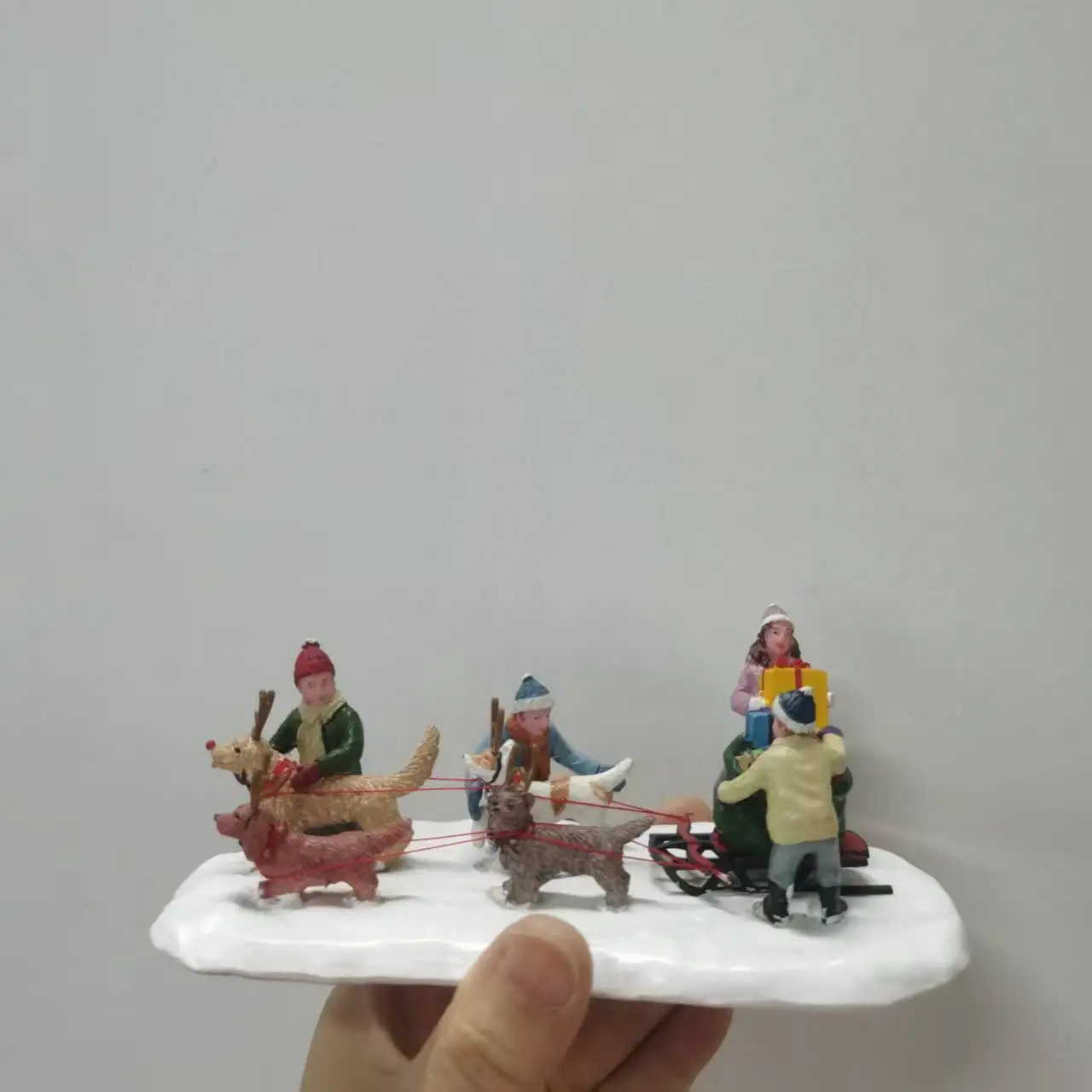 Resin Figure Mental Psychological Sand Table Game Box Court Therapy Sled Dogs