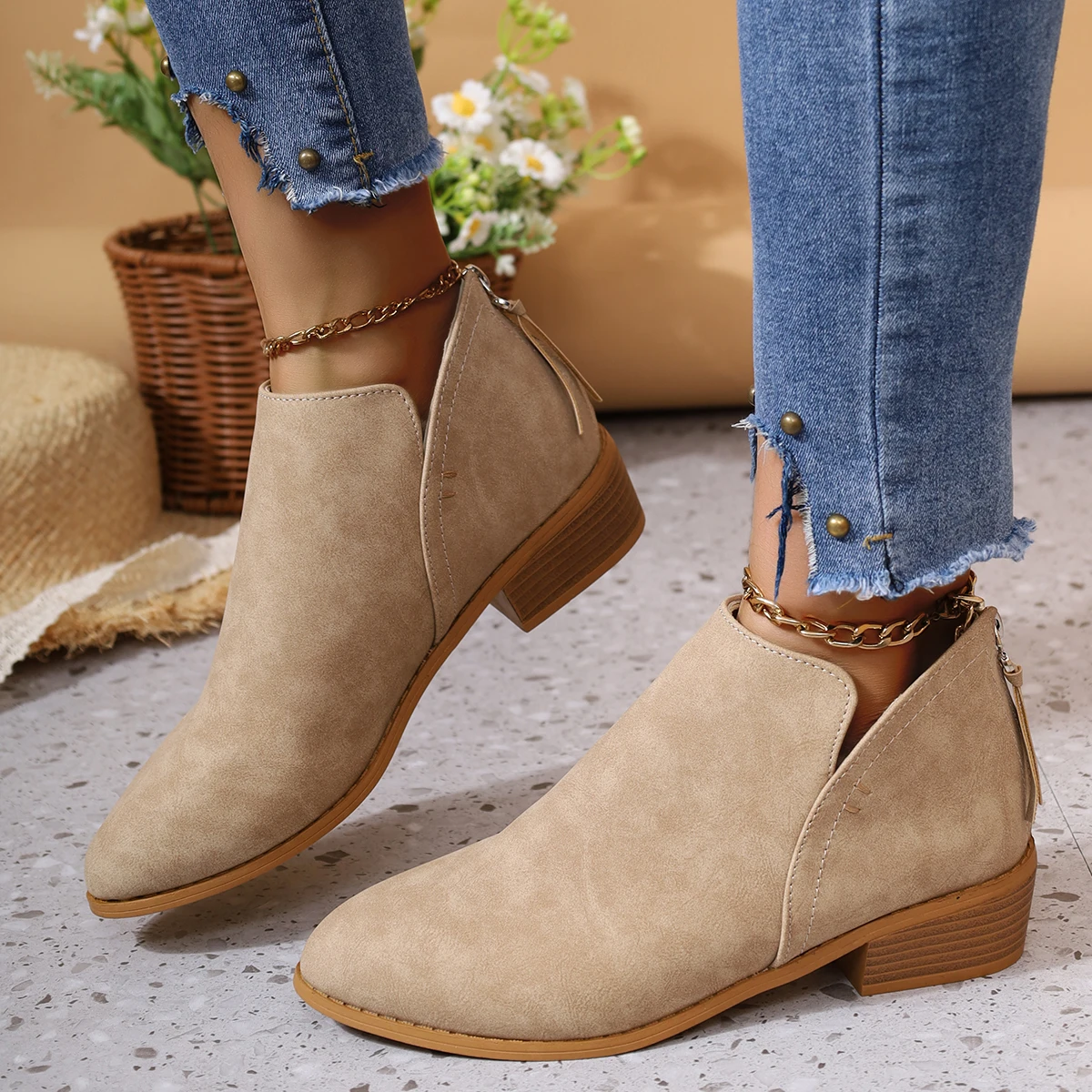 

Large Size Women's Shoes New 2025 British Style Pure Color Pointed Toe Casual Back Zipper Low Heel Thick Heel Women Ankle Boots
