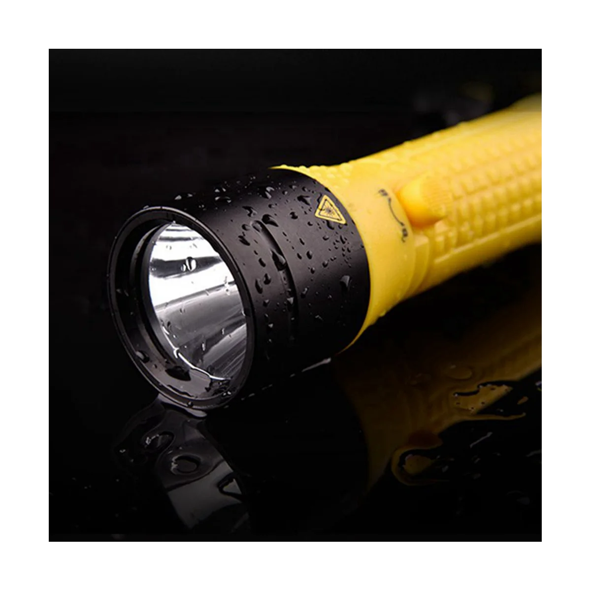 Diving Flashlight 1000LM LED Focused Long Lasting Waterproof Night Diving Fishing IPX8 Underwater Light, Yellow Light