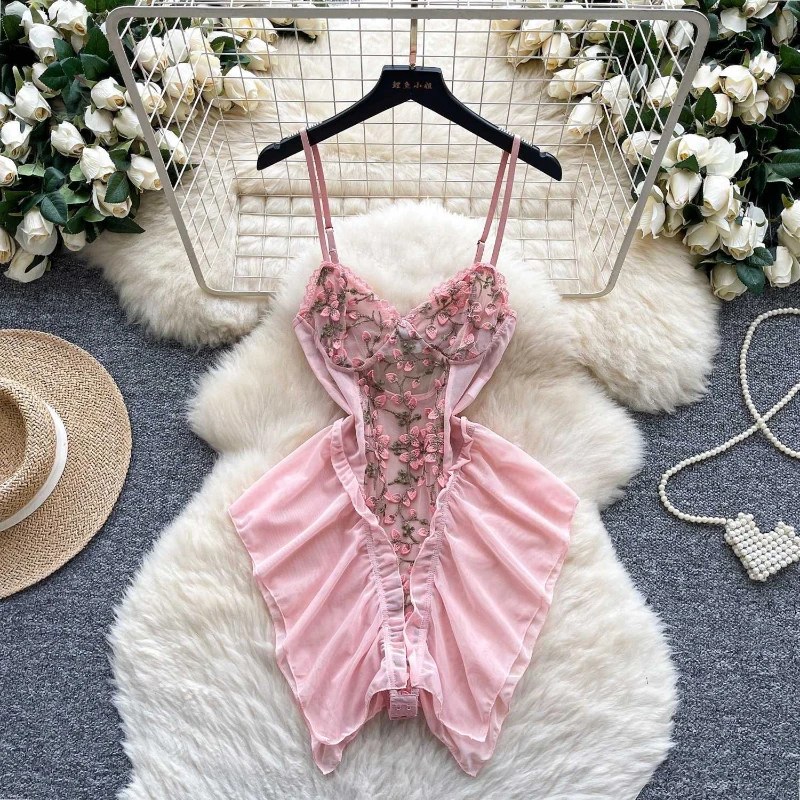 French Style Sweet Heavy Industry Embroidery Splicing Strap Lotus Leaf Edge Jumpsuit Women Waist Cincied Design Jumpsuit