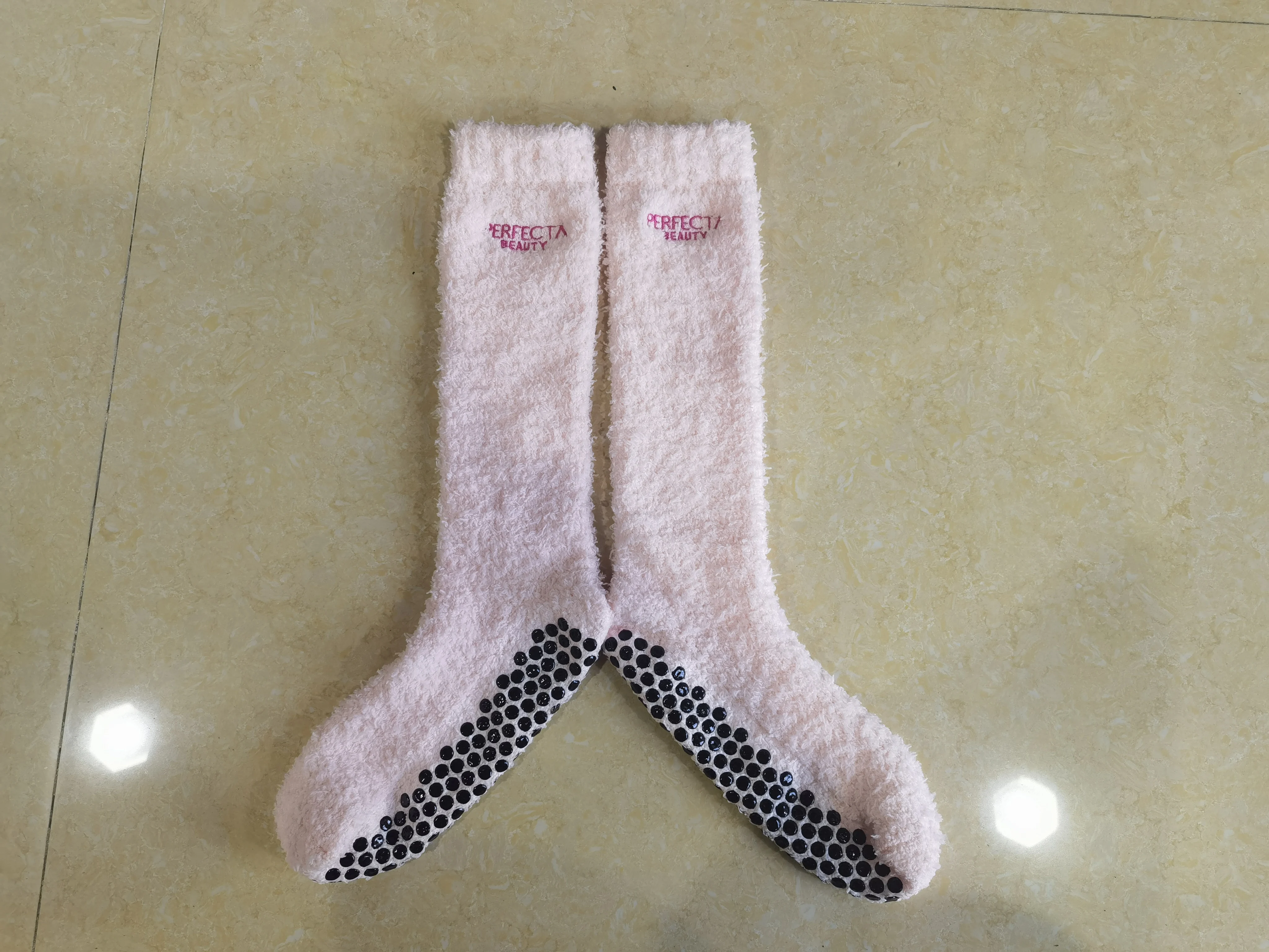 Non-shedding coral velvet solid color non-slip adhesive socks for men and women fall and winter warm half side velvet floor sock