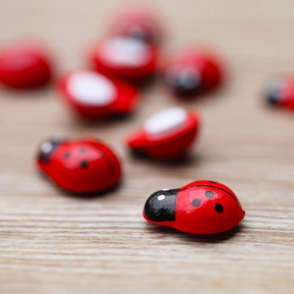 

200 Pcs Wooden Beetle Crafts Lady Bug Garden Decor Ladybug Accessories Toy Ladybugs Micro Landscape Ornaments