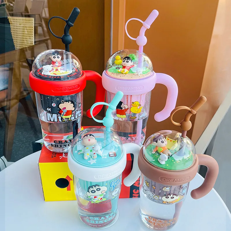 

Соломенная чашка Crayon Shinchan, забавная мультяшная бутылка для воды с ручкой, подарок на день рождения, 890 мл, большая емкость, чашка для воды Kawi, уличная