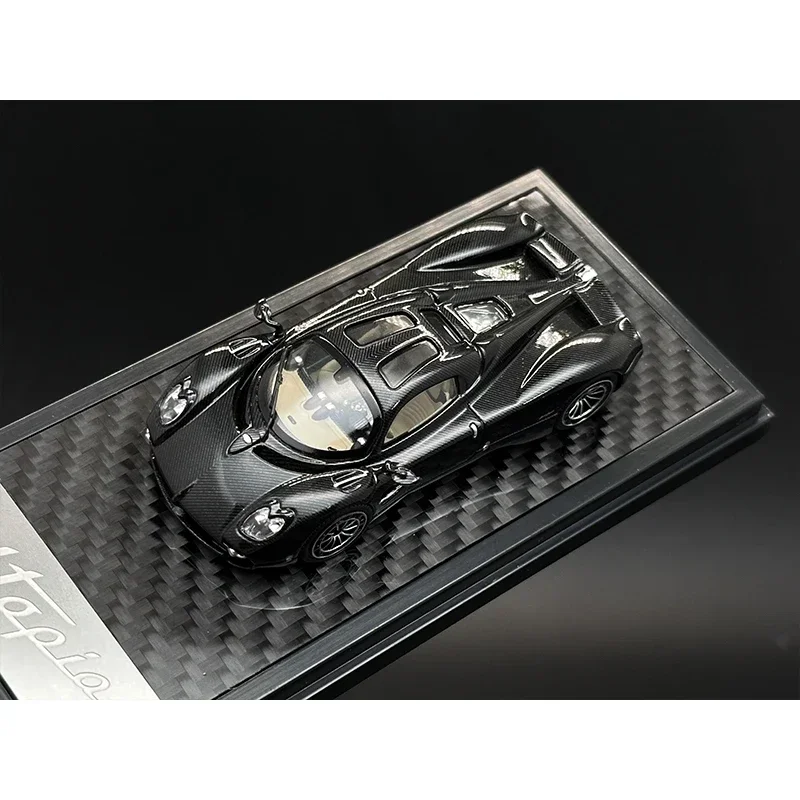 

LCD 1:64 Utopia Full Carbon Black Diecast Diorama Car Model Collection Toys