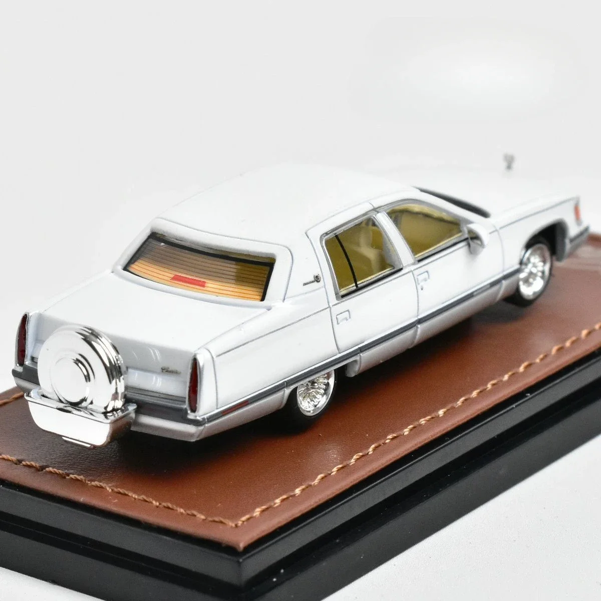 1:64 Cadillac Fleetwood Wood Hopper Naiska Alloy Car Model