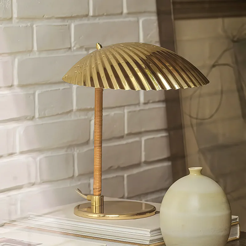 All copper desk lamp, personalized living room shell lamp, modern simple study office bedroom bedside lamp