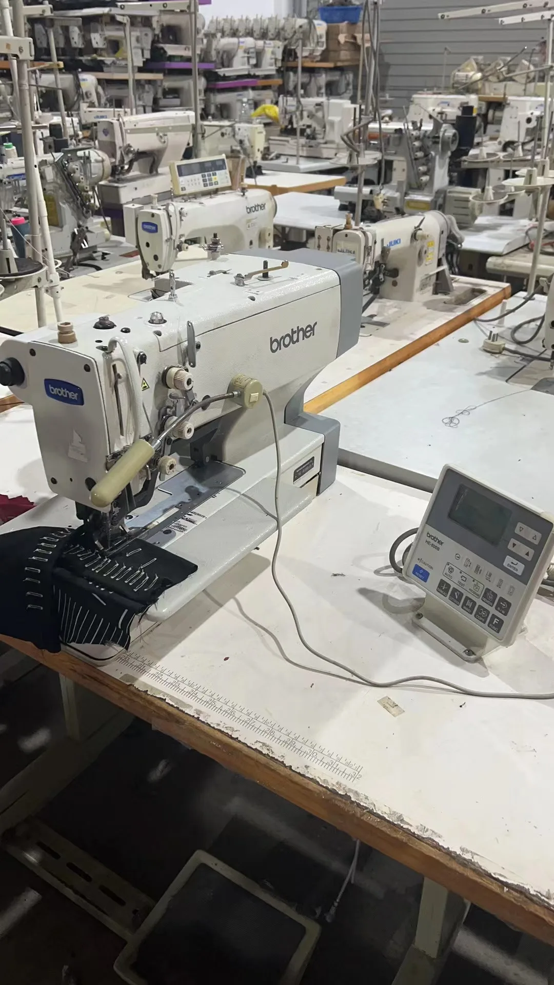 Second Hand HE-800B-3 Industrial Straight Button Hole Sewing Machine