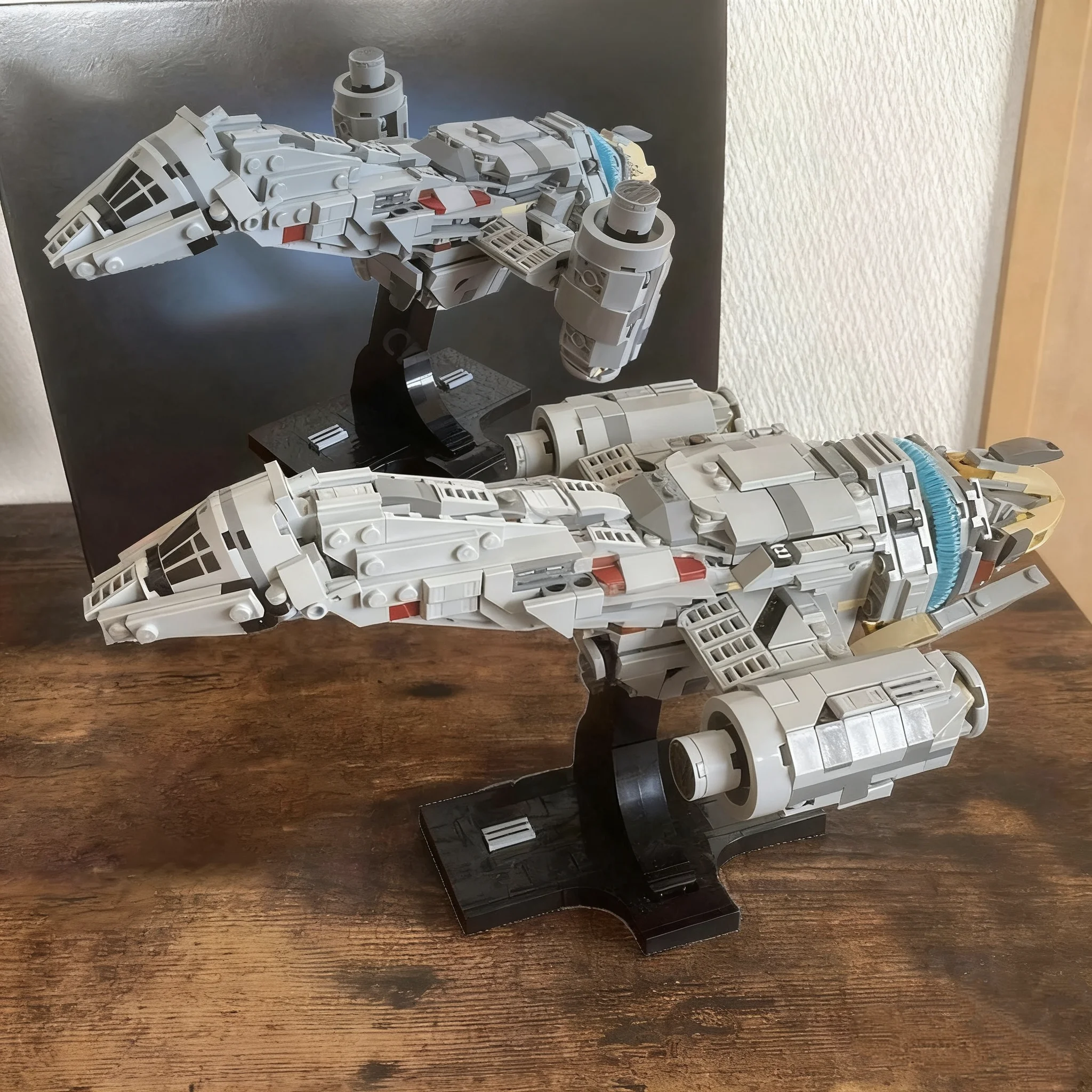 670pcs-firefly-class-serenity-midi-scale-space-war-weapo-moc-spaceship-battle-model-building-block-diy-education-model-toy-gift