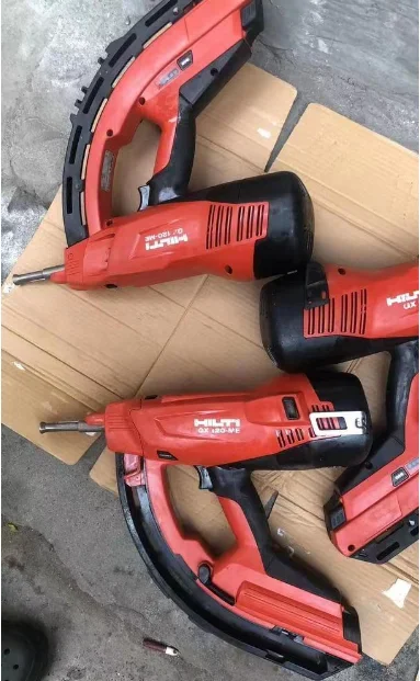 

Газовый пистолет Hilti GX 120, б/у, треснул оригинальный Бензобак и сменился на китайский бензобак