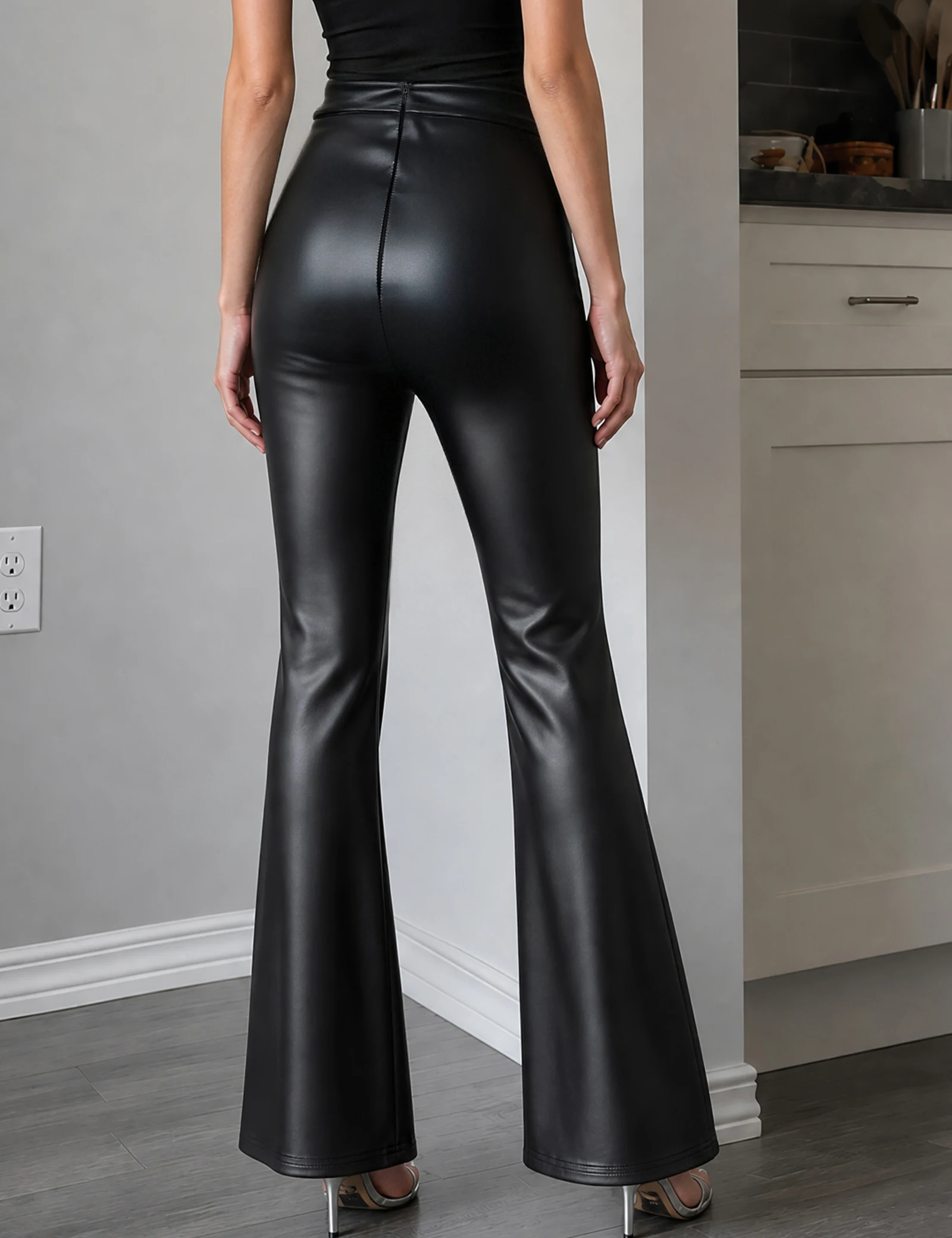 Damen Stretch-Matt-Kunstleder Schmale Schlaghose, Modische Kunstlatex-PU-Schlaghose, Neue Figurbetonte Hose – Detail 6