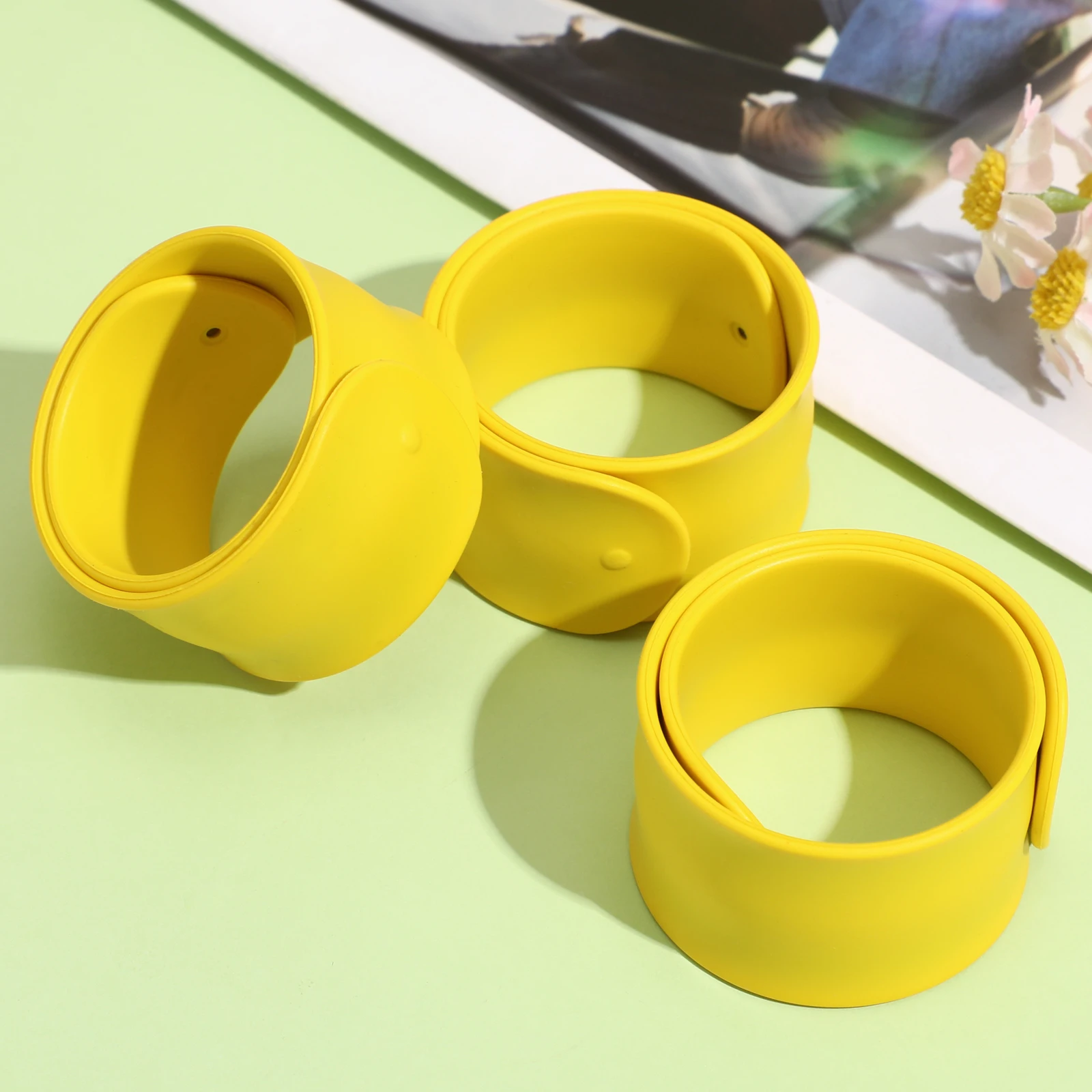 Bracelets à claquettes en Silicone, 10 pièces, pour enfants, garçons et filles, cadeaux de fête, flexibles et légers