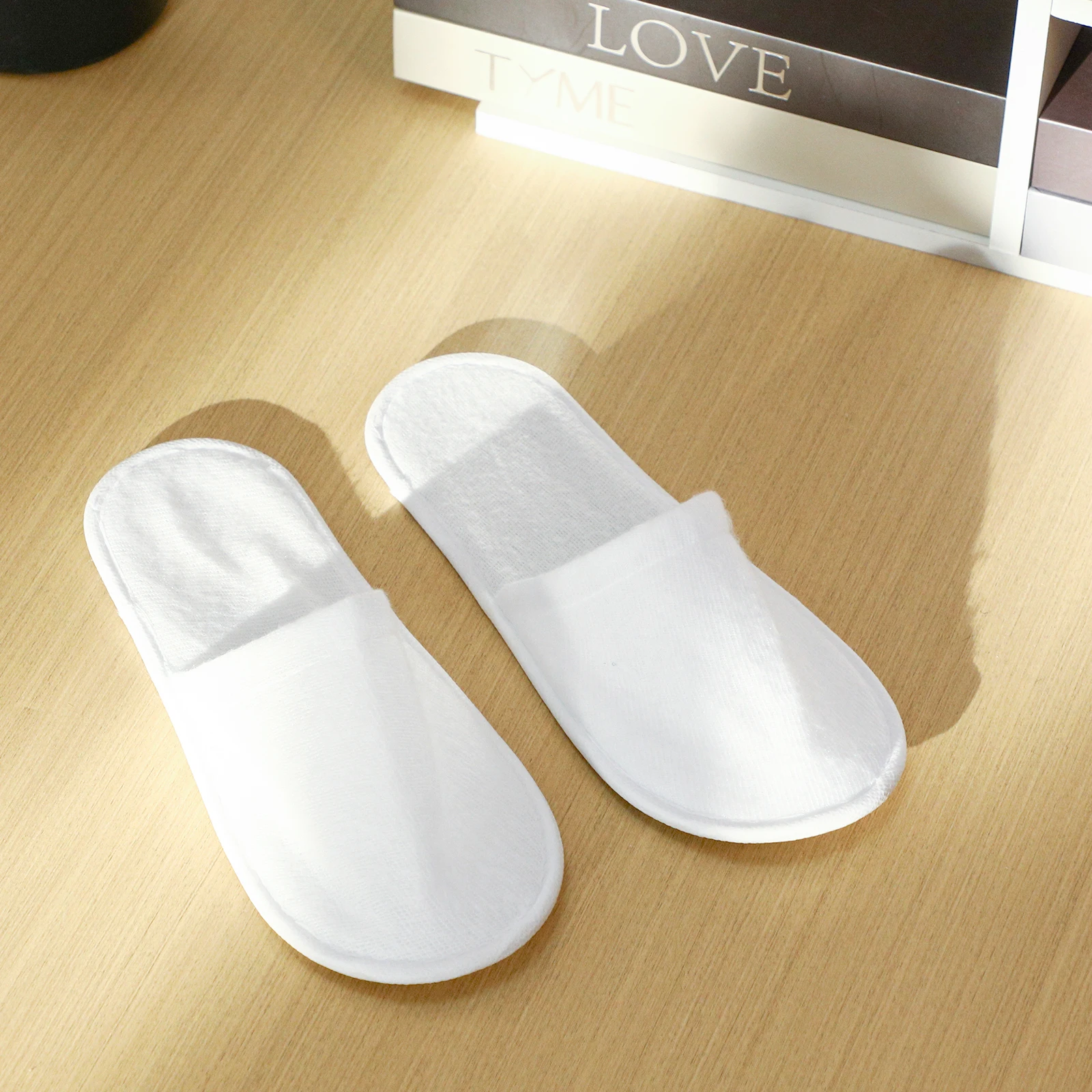 

12 Pairs White Coral Fleece Disposable Slippers Spa Salon Hotel Non Skid Design Fits Most Hairdressing Nail Care Bath Bedroom