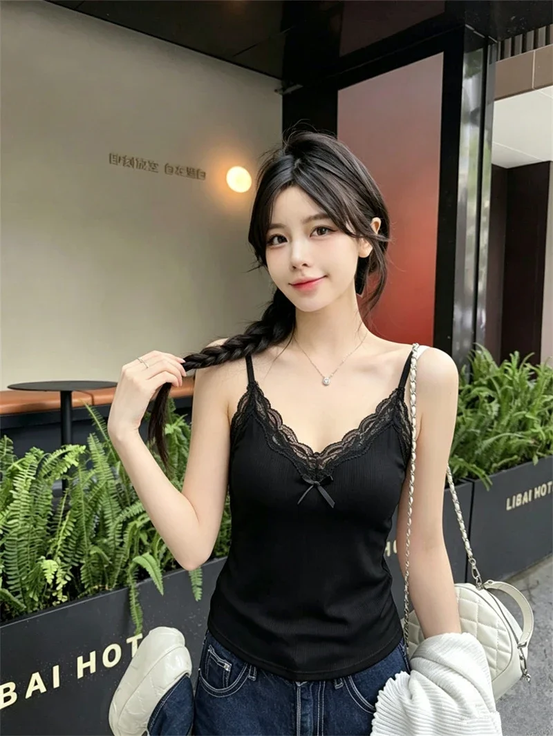 Spaghetti-Träger-Camisole 2026 Sommer Spitze Geripptes Damen-Tanktop mit integrierten BH-Pads, schmal geschnittenes Crop-Top für Innen- und Außenbekleidung – Detail 16