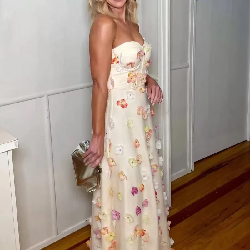 Elegancka długa sukienka bez ramiączek YFPF, dekolt typu slash neck, kwiaty 3D, bez rękawów, fason A, nowa kolekcja odzieżowa 2025.