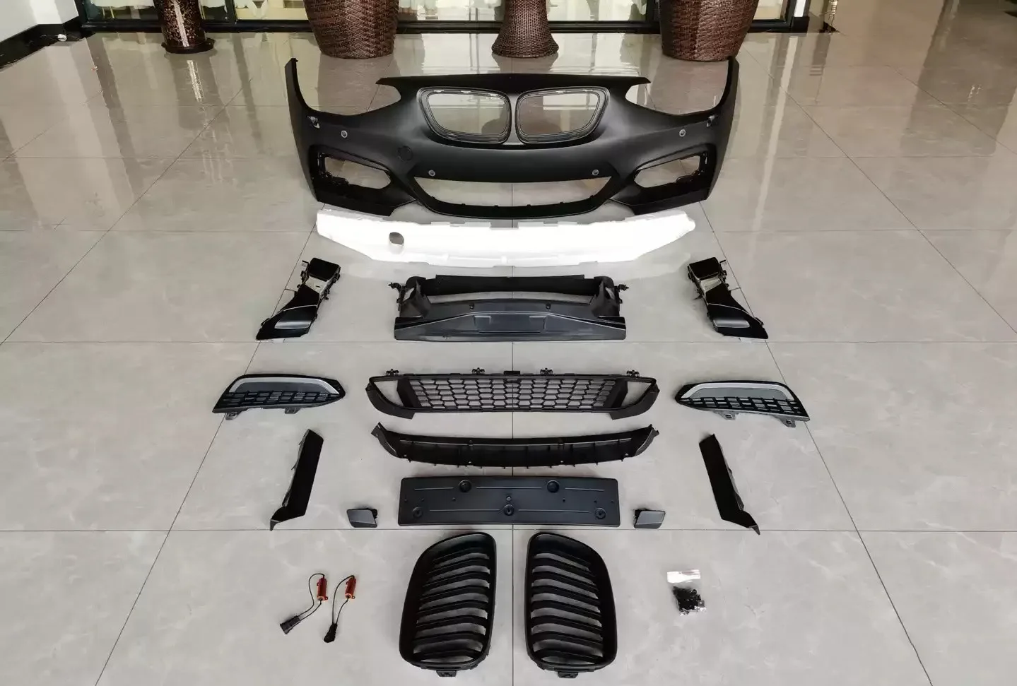 

Car Body Kits Front surround Bumper Grill Mask Radiator Grille cover frame For BMW 1 series F20 modified 2 series M235