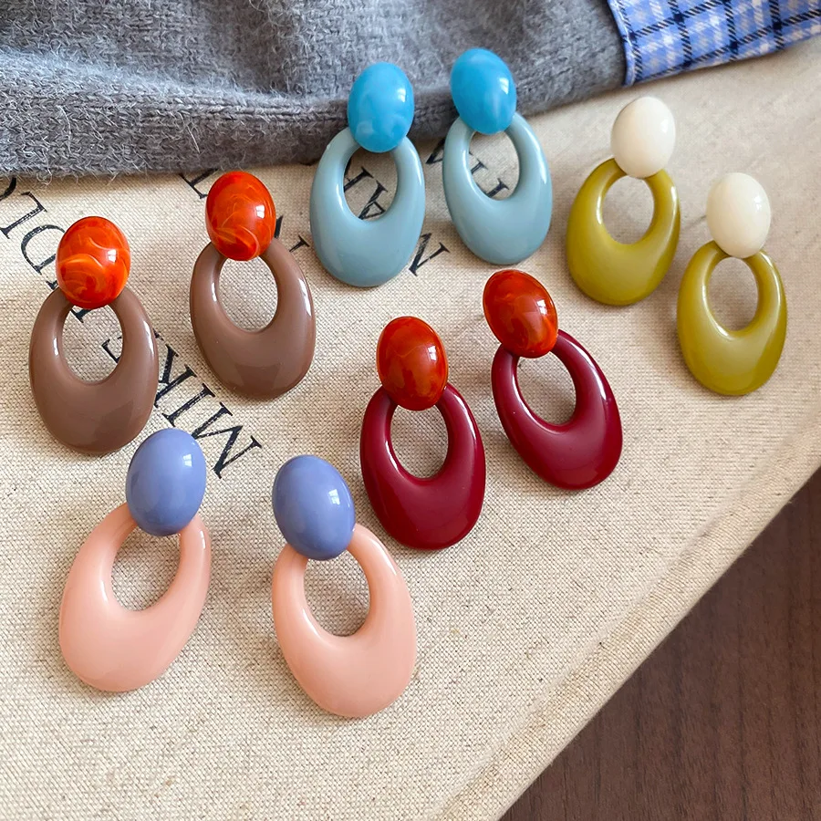 Vintage Contrasting Acrylic Oval Pendant Earrings for Women Temperament Hollow Geometric Earrings Fashion Vacation Jewelry Gift