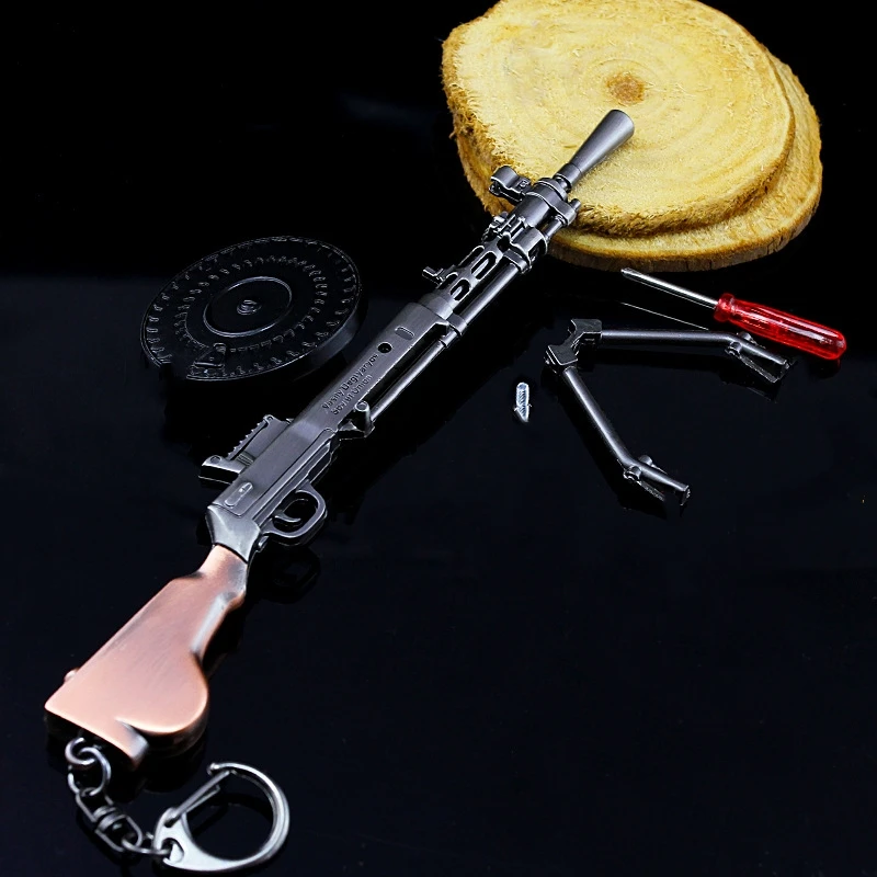 Metal PUBG Gun Keychain para crianças, metralhadora leve, modelo de arma, liga, AK47 AWM, Barrett, vários estilos, brindes de brinquedo, DP-28