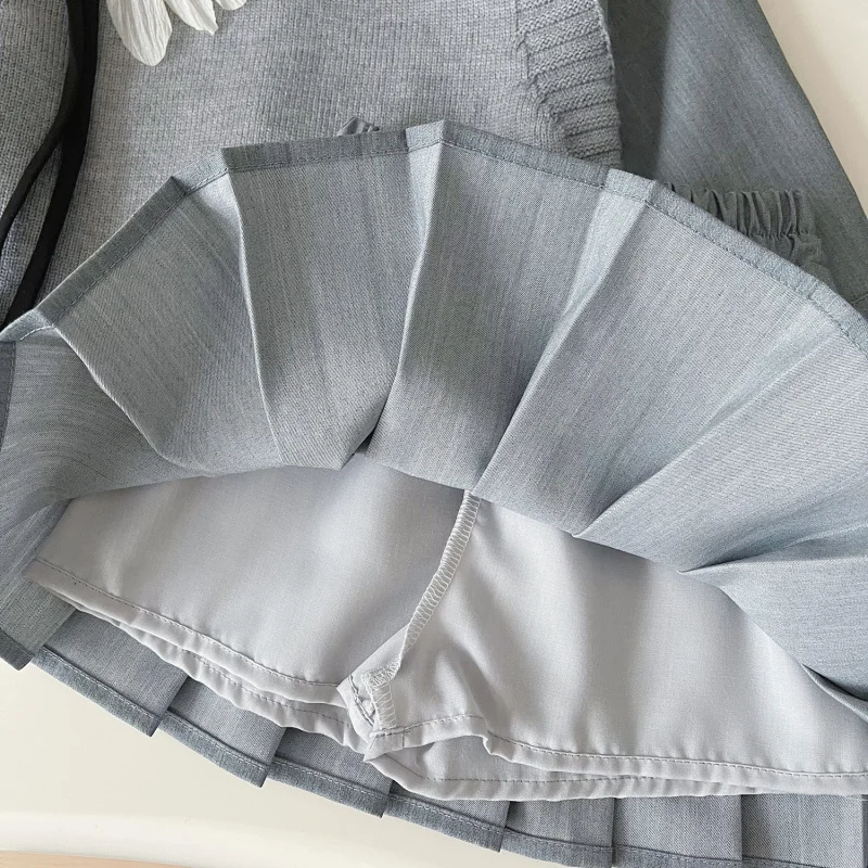 

Girls' Autumn Knitted Vest Solid Color Shirt Pleated Skirt Three-Piece Set Fashionable