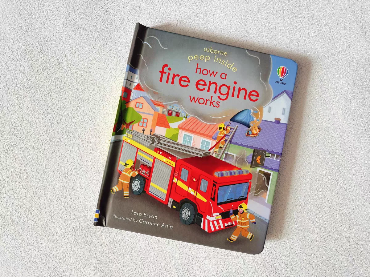 Usborne Peep Inside How A Fire Engine يعمل باللغة الإنجليزية تعلم رفرف كتاب صور تعليمي ثلاثية الأبعاد رفرف قراءة الصور