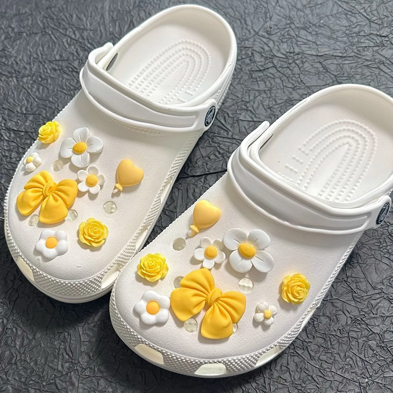 

Yellow Sunflower Bow Series Beautiful Shoe Accessories Fresh Designer Charms Lovely Footwear Decoration DIY Kids Boys Girls Gift