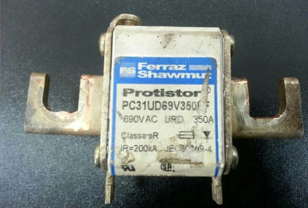 

Fuses: PC31UD69V350EF 6,9 URD 31 EF 0350 N300047 / PC31UD69V400EF F300040 / PC31UD69V450EF G300041 / PC31UD69V500EF H300042