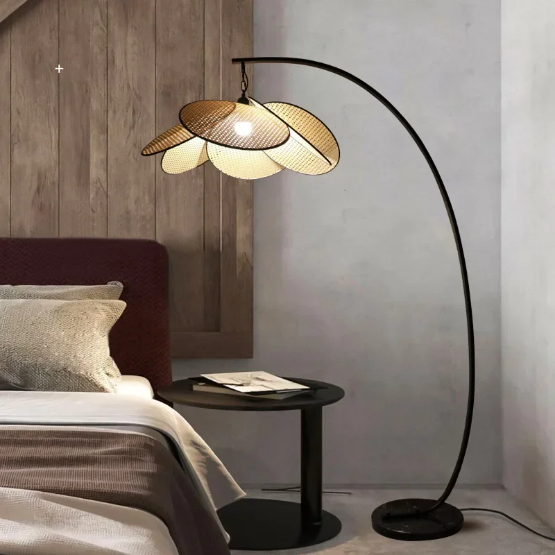 Lampu lantai desain retro Nordic, lampu rotan buatan tangan, lampu lantai vertikal ruang tamu kamar tidur, lampu seni M2