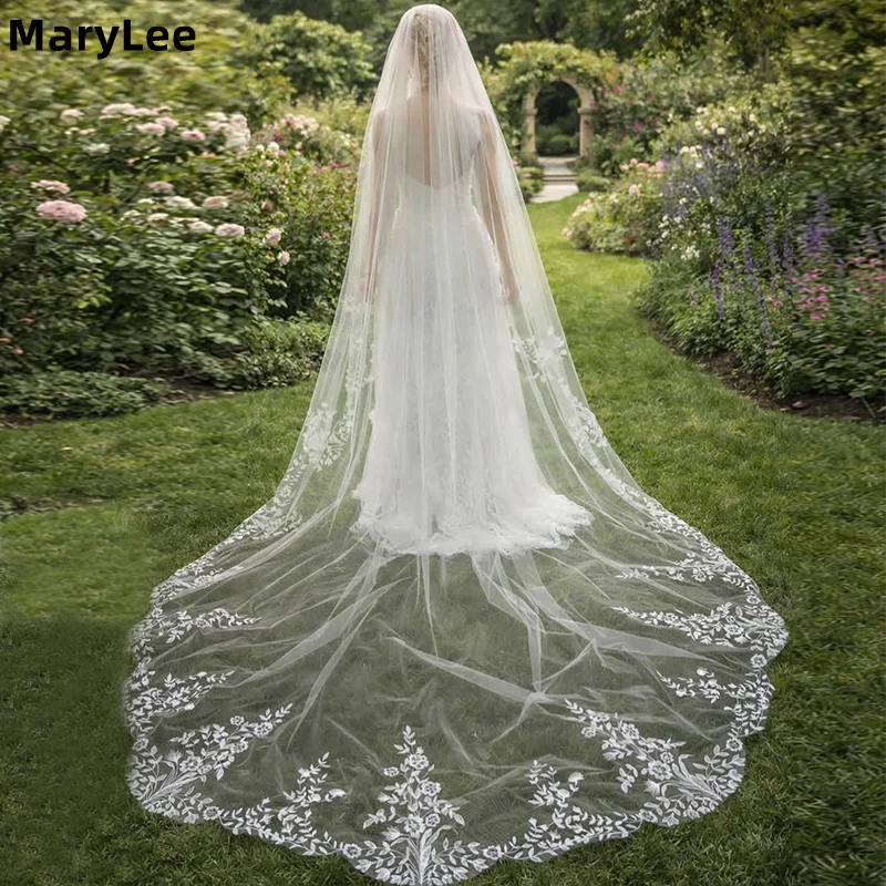 

Длинная свадебная фата в пол с кружевными аппликациями и фестончатым краем, однослойная, цвета слоновой кости, из мягкого тюля, на заказ