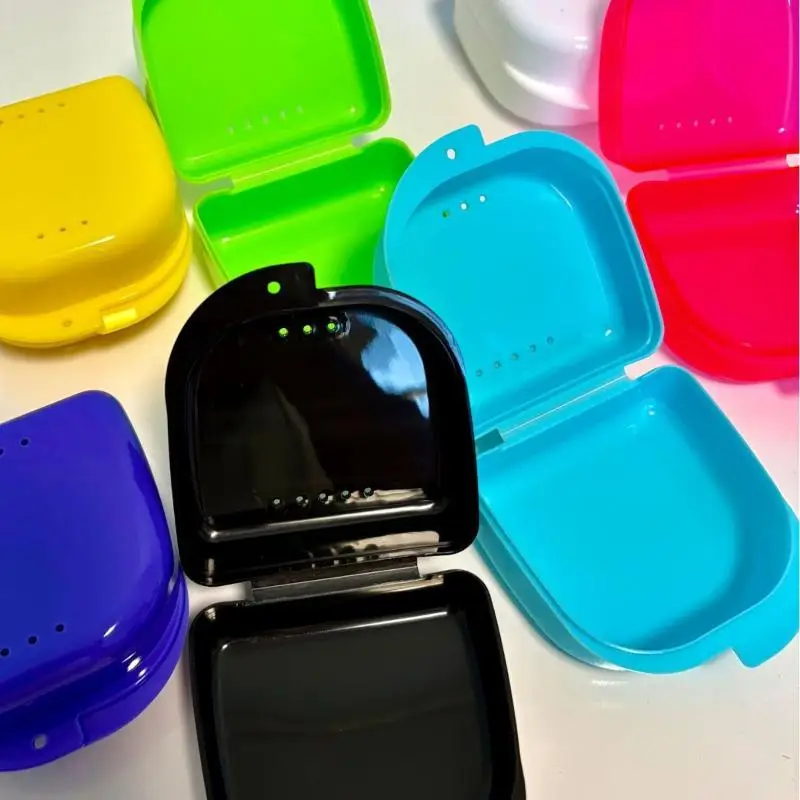 Colorful Plastic Denture Retainer Case With Ventilation Holes Durable For Daily Use Travel Mouthguard Storage