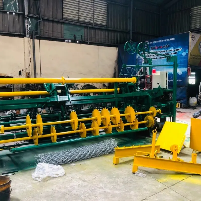 Easy Operating Iron Wire Chain Link Netting Machine For Making Garden Fence
