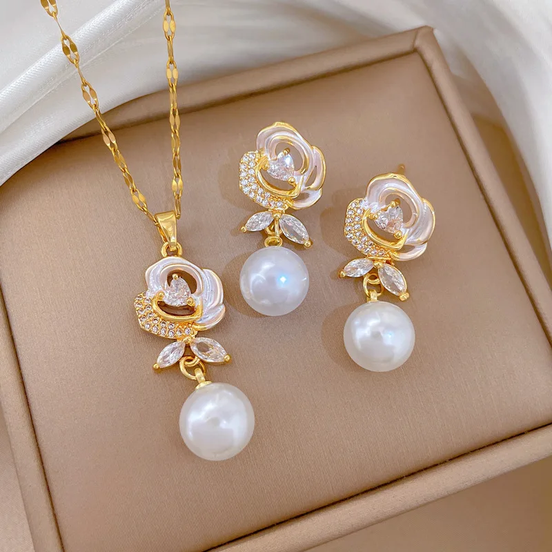Romantic Shell Flower Pendant Necklace with Imitation Pearl Luxury Trendy Wedding Accessories Gift Aesthetic Jewelry for Women