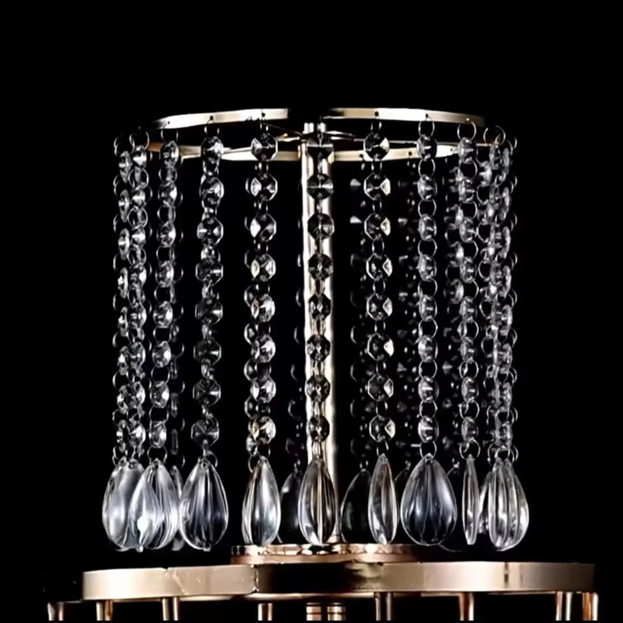 4er-Pack Goldene 8-Armige Metall-Kerzenleuchter - Kristall-Kerzenhalter Elegante Tischdekorationen für Hochzeiten, Geburtstagsfeiern, Veranstaltungen – Detail 6