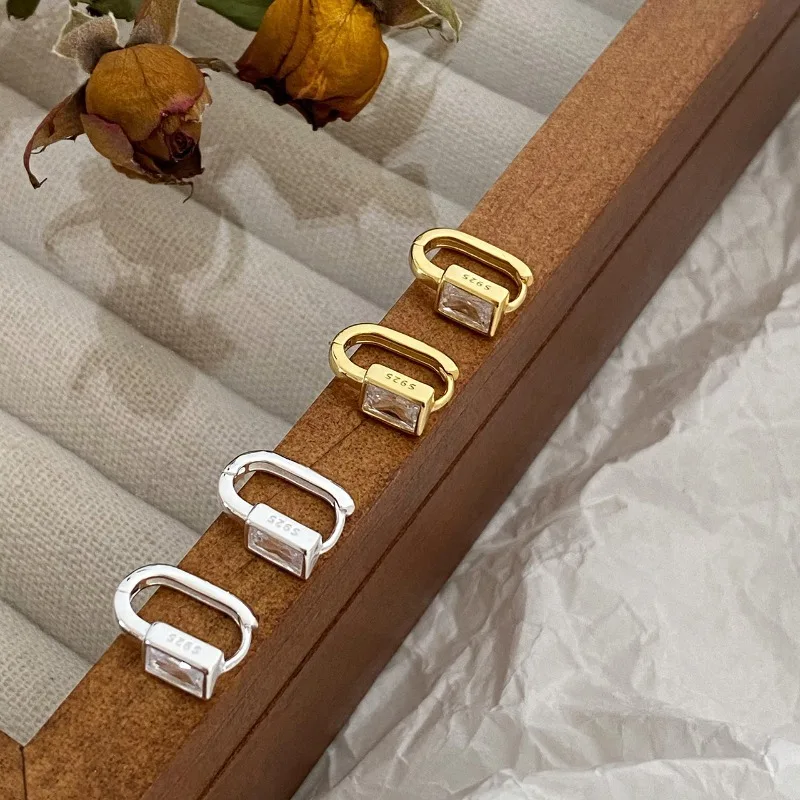 יוקרה גאומטרית מעוטרת גביש גביש מעור עבור נשים צבע זהב מתכת נירוסטה קוריאה הסיטונאי