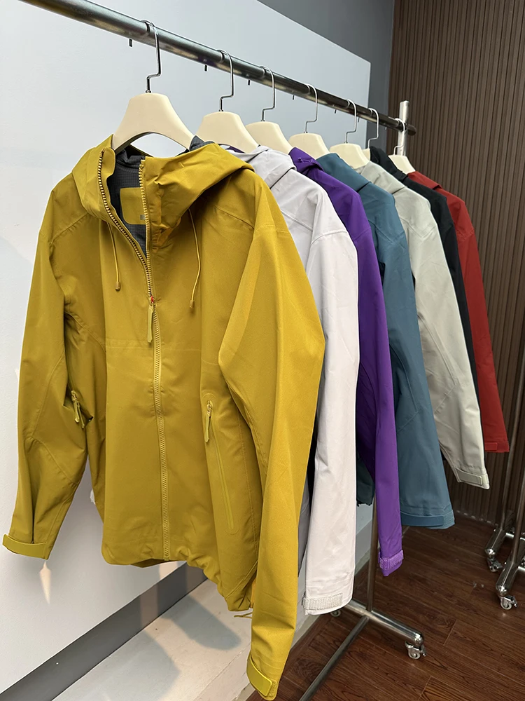 

Водонепроницаемая уличная куртка с капюшоном, на молнии, с декоративными элементами, полностью проклеенными швами, износостойкая, с полным капюшоном, для активного отдыха