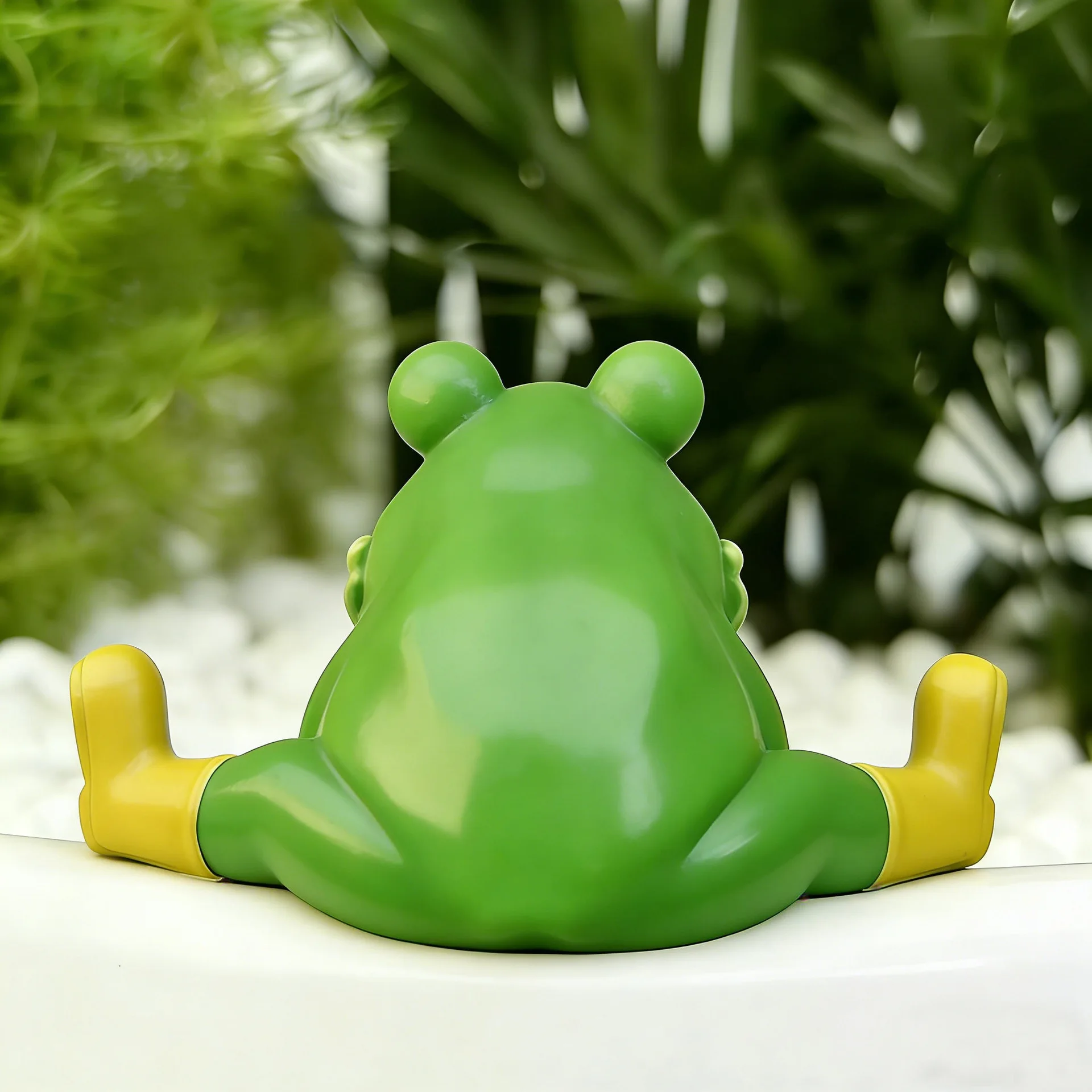 Creative Frog Figurine Stretching Frog Statue Realistic Frog Figurine Resin Animal Statue Desktop Ornament Home Office Decor