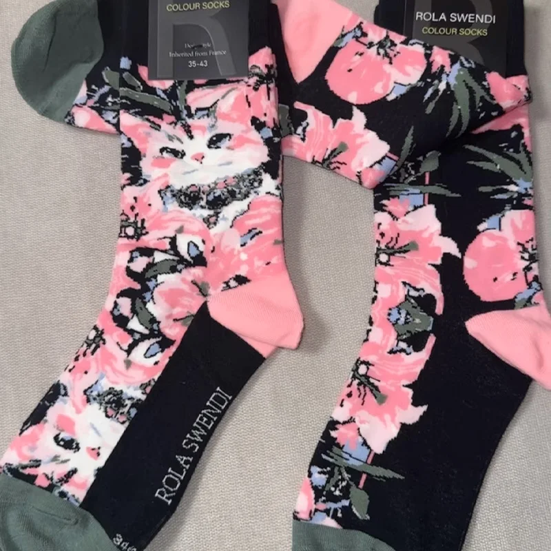 

Носки хлопковые средней длины с принтом в стиле французской живописи, с мультяшными животными: кошки, тигры, леопарды, кролики, четыре сезона. Подарок.