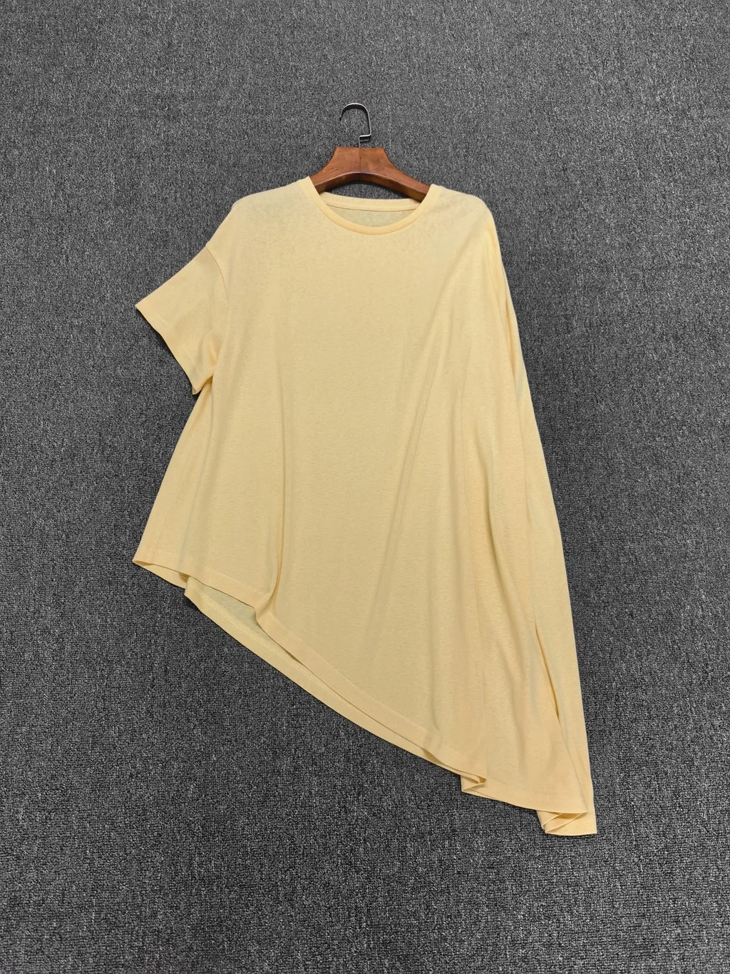Loose Asymmetric Crew-Neck Short-Sleeve T-Shirt – Early Autumn 2026 New Side-Button Mid-Length Top