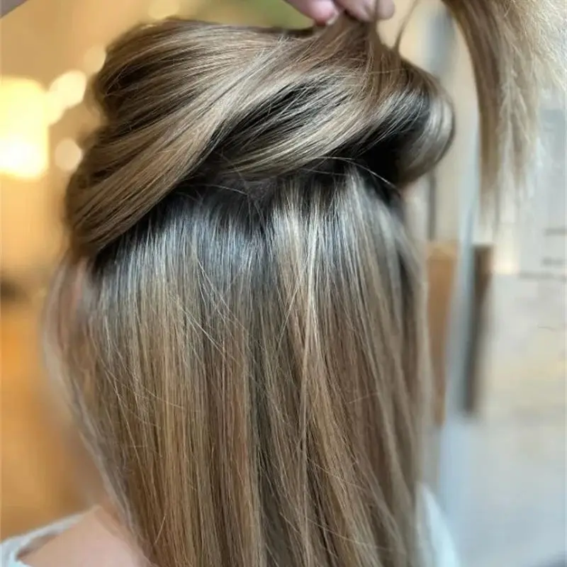 Peruka syntetyczna typu bob, miękka, prosta, ombre, miodowy brąz, blond balayage, z siatką HD lace front, naturalna linia włosów, wstępnie wyregulowana.