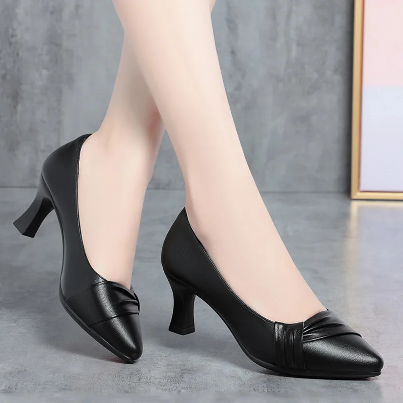 Moda donna primavera single Shoes 2024 New mother\'s Office tacchi alti Dress Soft PU Leather Soled Simple Elegant Black