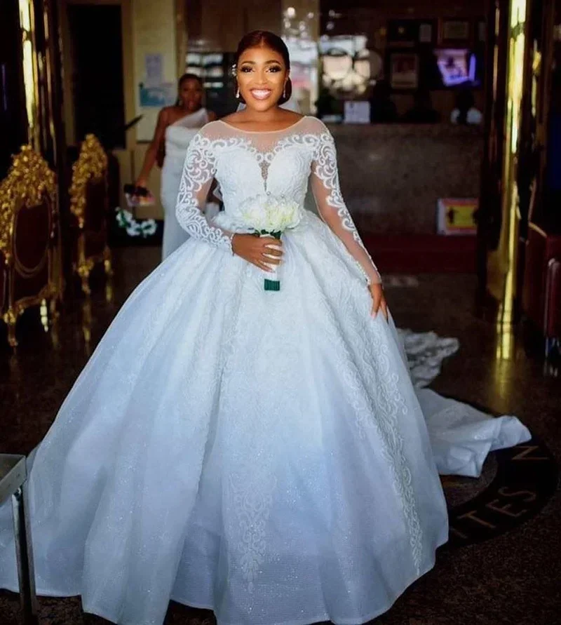 Abito da sposa personalizzato con abito da ballo principessa africana Abito da sposa su misura con applicazioni in pizzo taglie forti