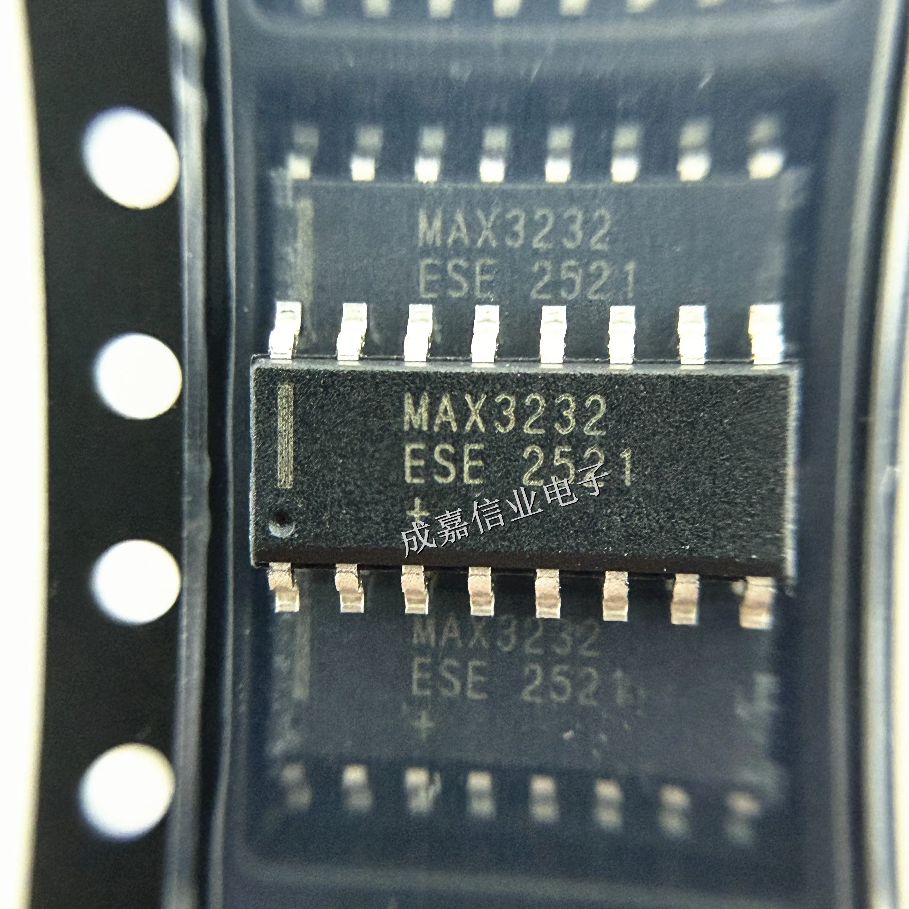

10pcs/Lot MAX3232ESE+T SOP-16 MAX3232ESE RS-232 Interface IC 3.0V to 5.5V, Low-Power, Up to 1Mbps