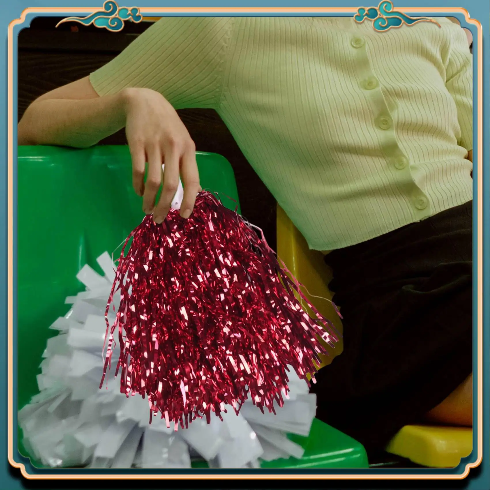 

Latest 96Pcs Cheerleading Pom Poms Metallic Foil Cheer Pom Poms With Plastic Handle For Adults Kids Cheerleaders Party Red