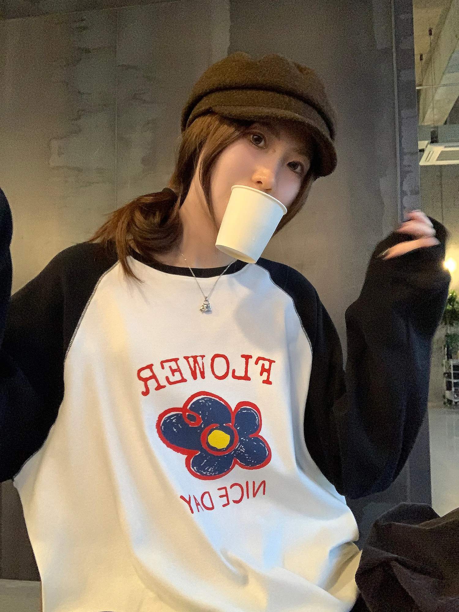 

Мягкая, удобная женская свободная футболка с длинным рукавом и цветочным принтом, в американском стиле, повседневная, из хлопка и полиэстера