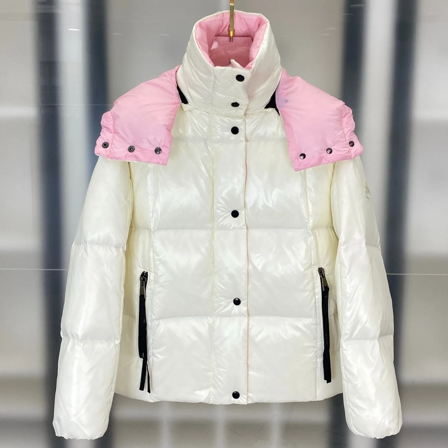 

Goose Down Glossy Nylon Puffer Jacket – 2026 Spring New Arrival, Slim-Fit Color-Block Hooded Down Coat