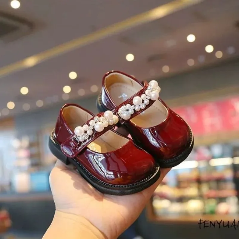 

Новинка: весенне-осенние кожаные туфли для девочек с мягкой подошвой в стиле принцессы, для малышей, на первый день рождения, балетки для маленьких девочек