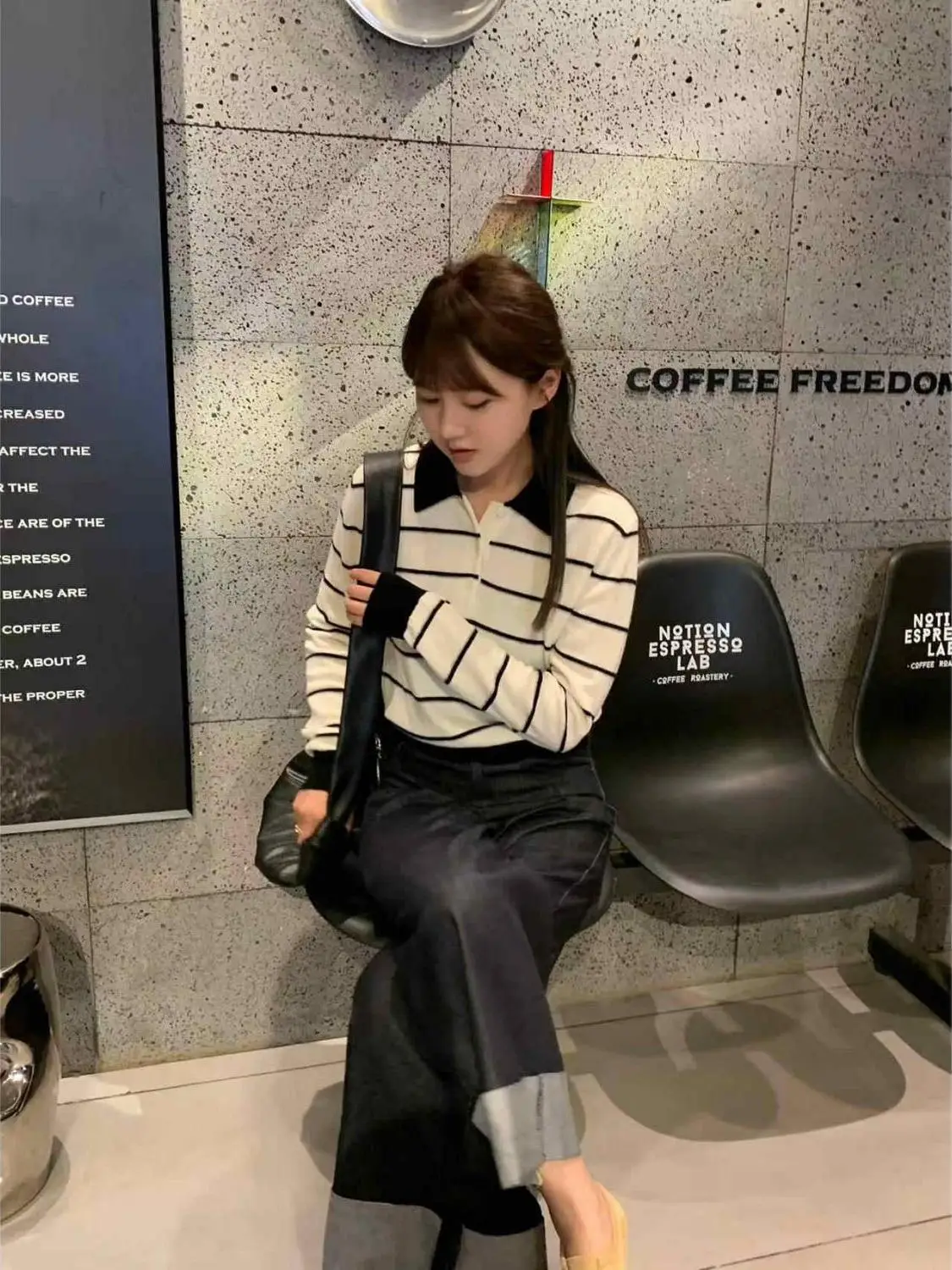 قميص نسائي طويل الأكمام من النسيج المحبوك الناعم، بتصميم مخطط وألوان متباينة، طبقة أساسية مريحة ومتعددة الاستخدامات وعصرية لف... #5