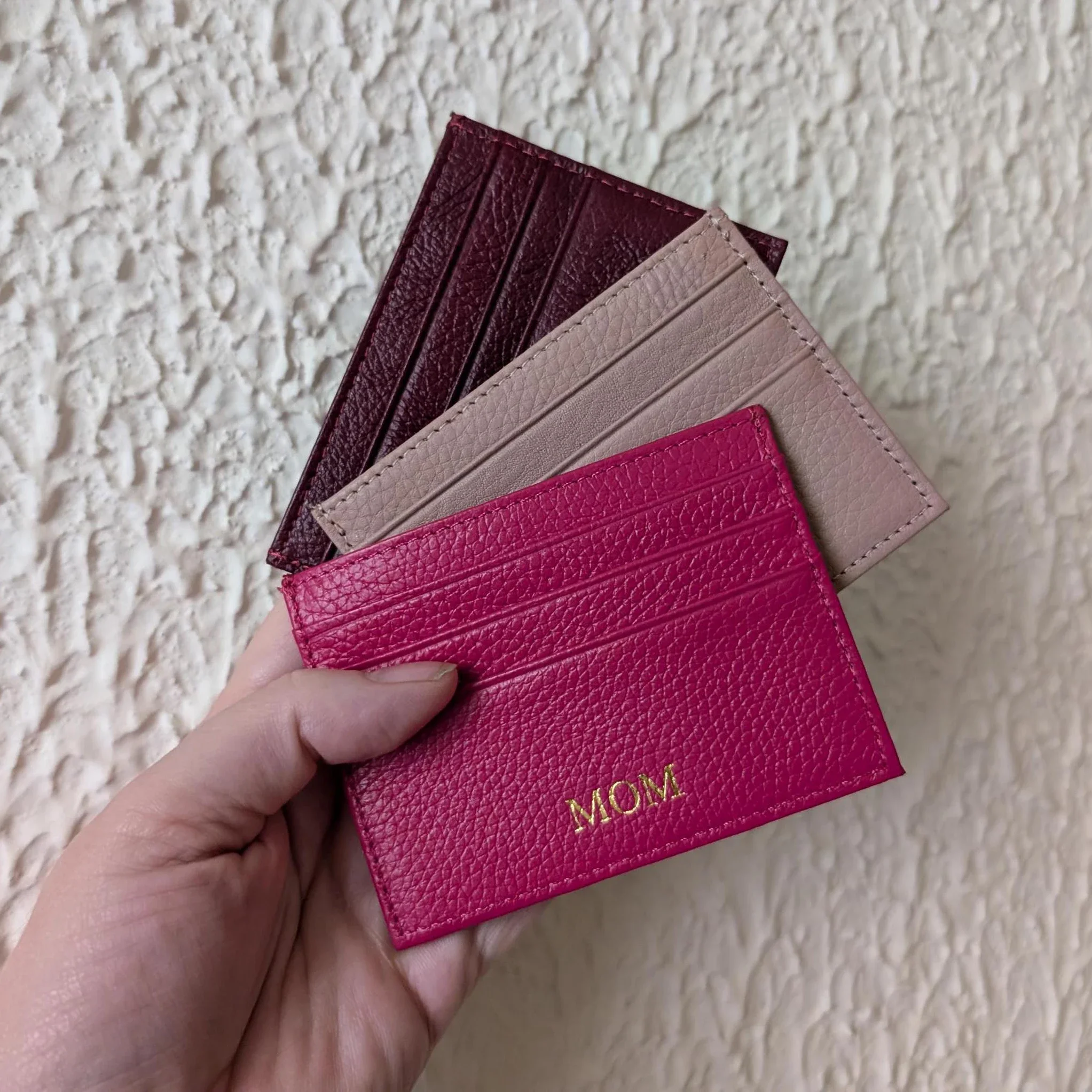 اسم مخصص حامل بطاقات جلدية مميزة حرف واحد فقط - محفظة بطاقات الائتمان المخصصة للأولاد هدية جلدية رفيعة مثالية له