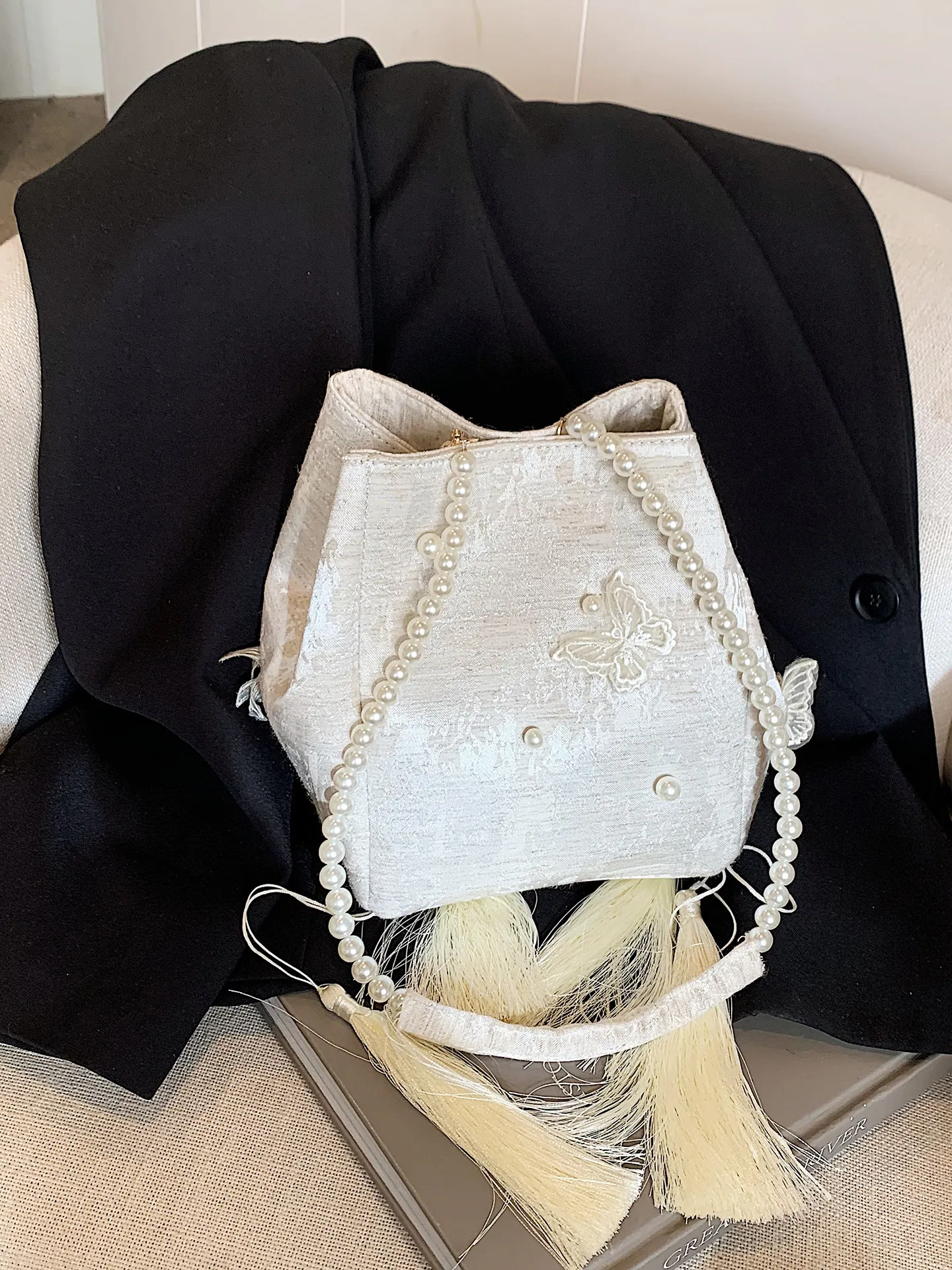 

Exquisite Pearls Chains Single Shoulder Bag for Women Chinese Style Retro Butterfly Decor Tassel Bucket Bags Female Handbags