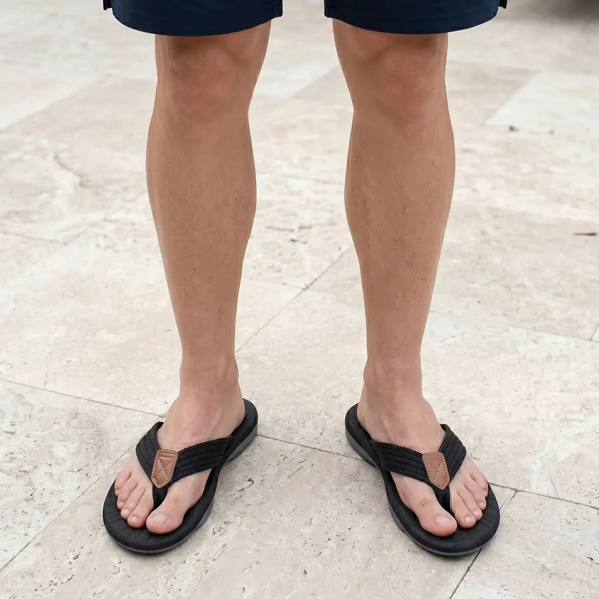 Herren-Strand-Flip-Flops, bequeme Strand-Sandalen, rutschfeste und strapazierfähige Freizeitschuhe für den Sommer, geeignet für den Innen- und Außenbereich. – Detail 8